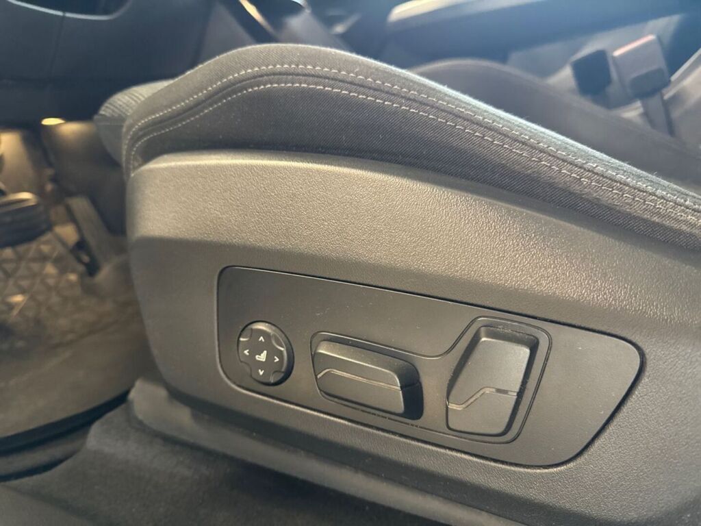 BMW 225 2023 Musta