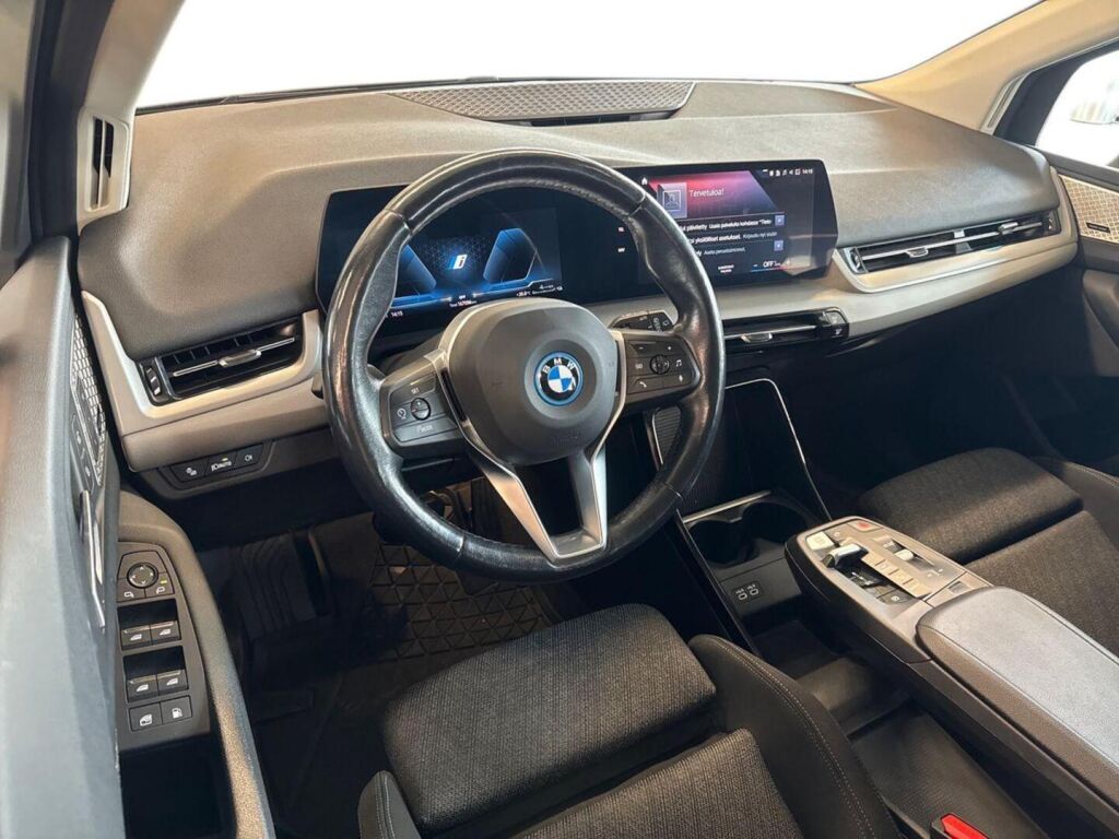 BMW 225 2023 Musta