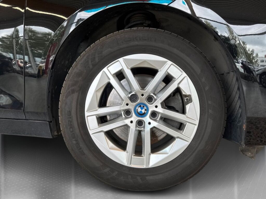 BMW 225 2023 Musta
