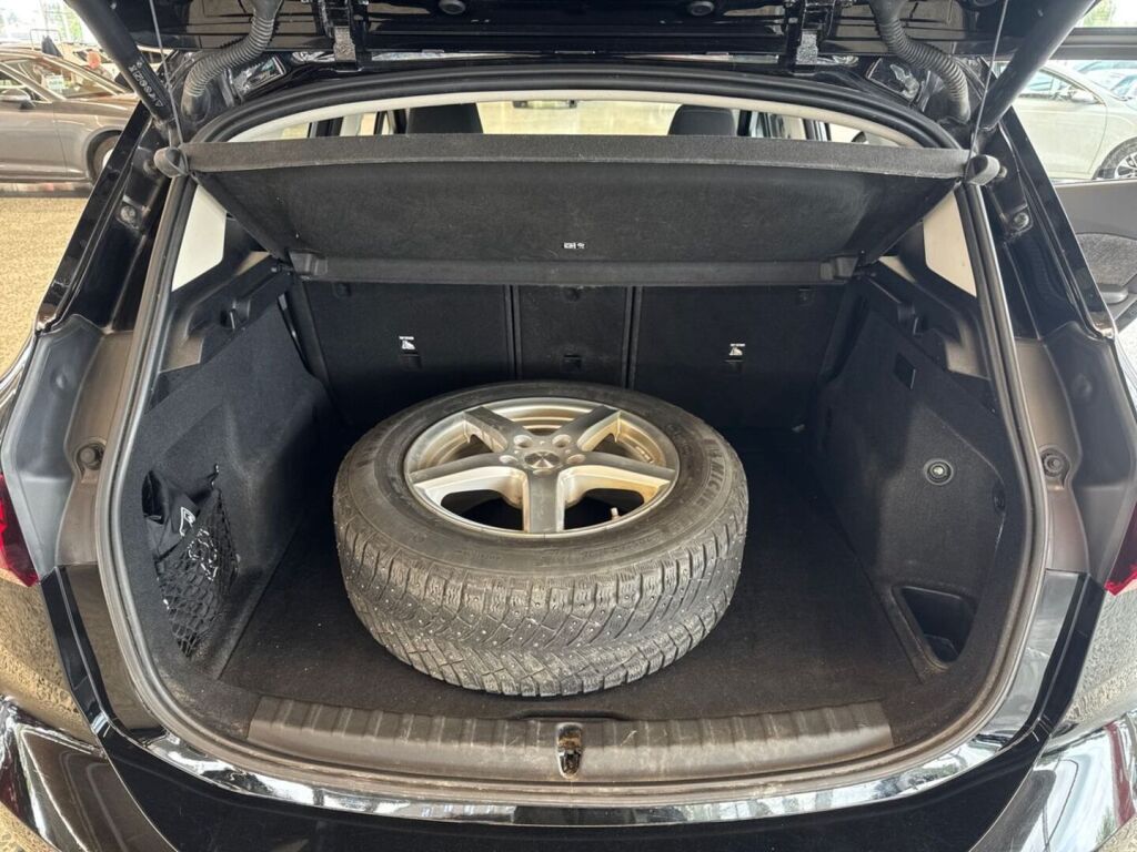 BMW 225 2023 Musta