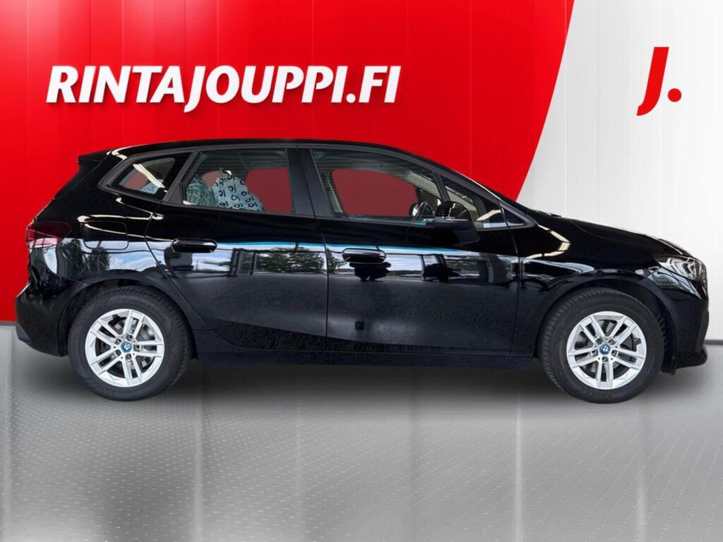 BMW 225 2023 Musta