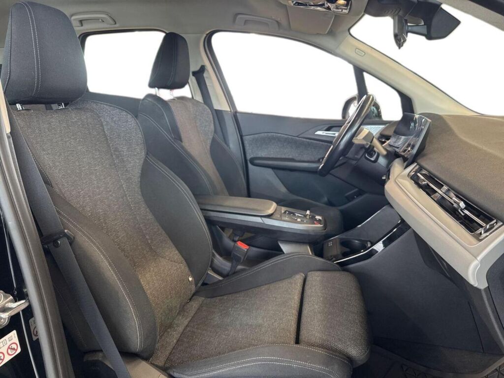 BMW 225 2023 Musta