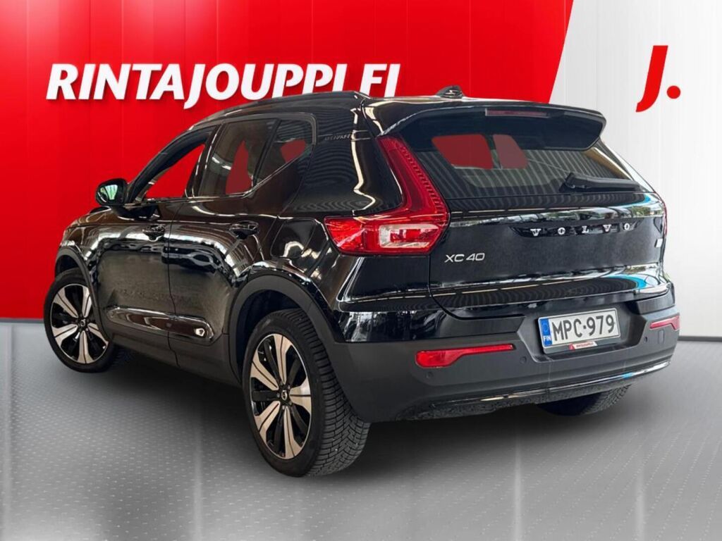 Volvo XC40 2023 Musta