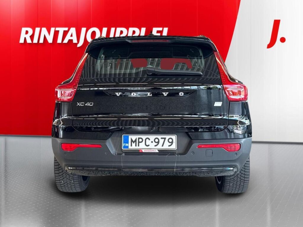 Volvo XC40 2023 Musta
