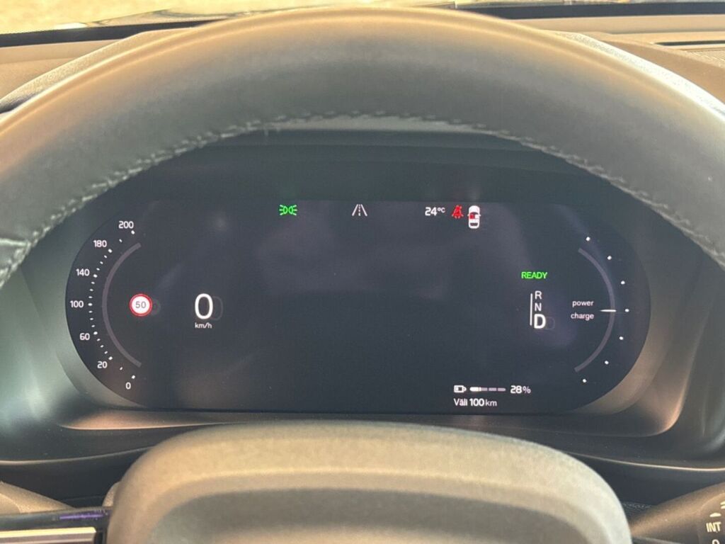 Volvo XC40 2023 Musta