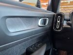Volvo XC40 2023 Musta