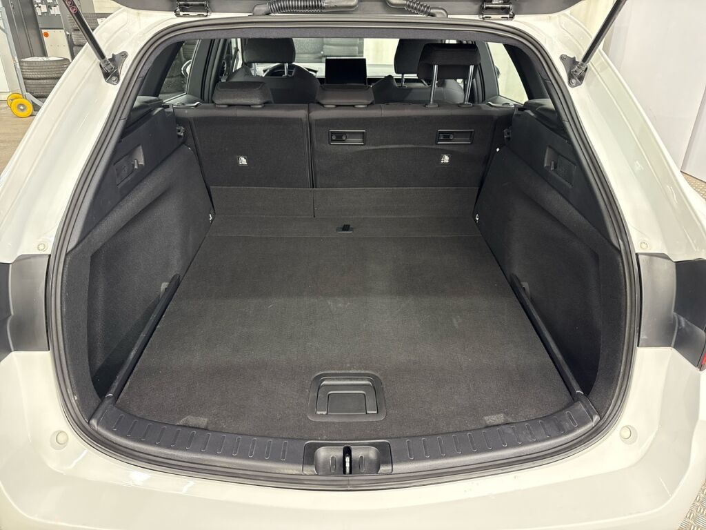 Toyota Corolla 2023 Valkoinen