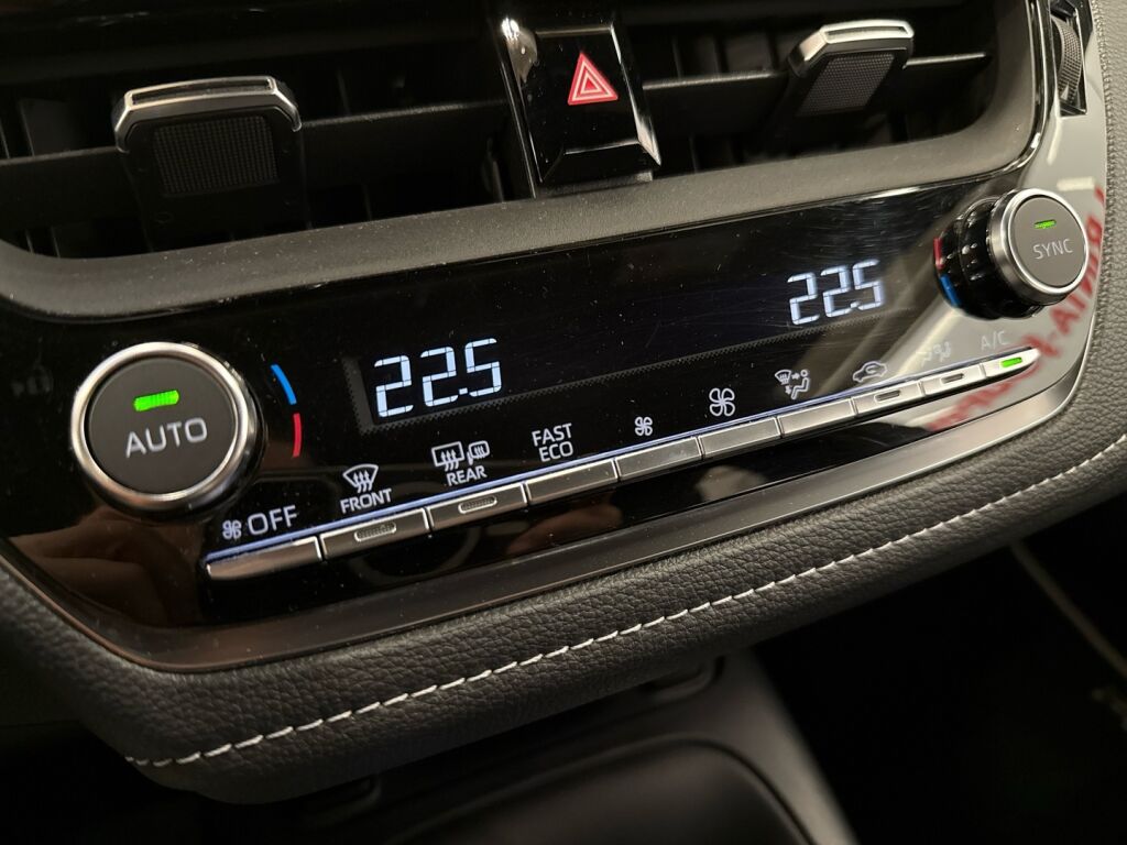 Toyota Corolla 2023 Valkoinen