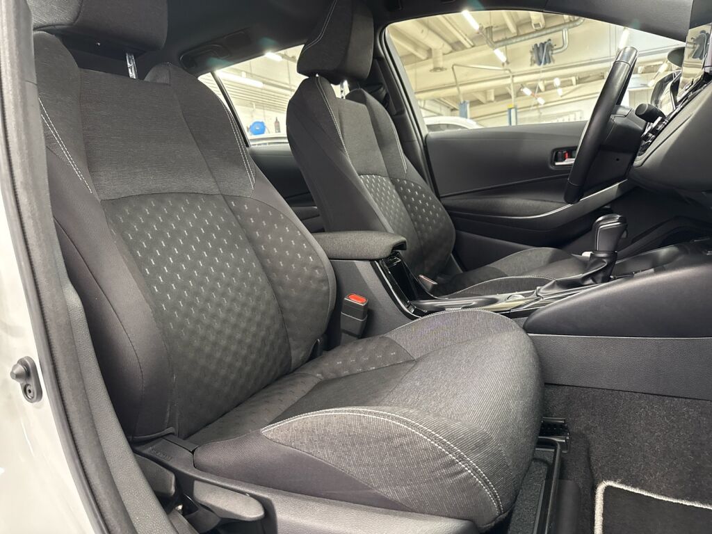 Toyota Corolla 2023 Valkoinen