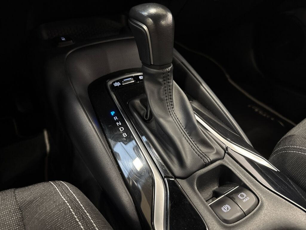 Toyota Corolla 2023 Valkoinen