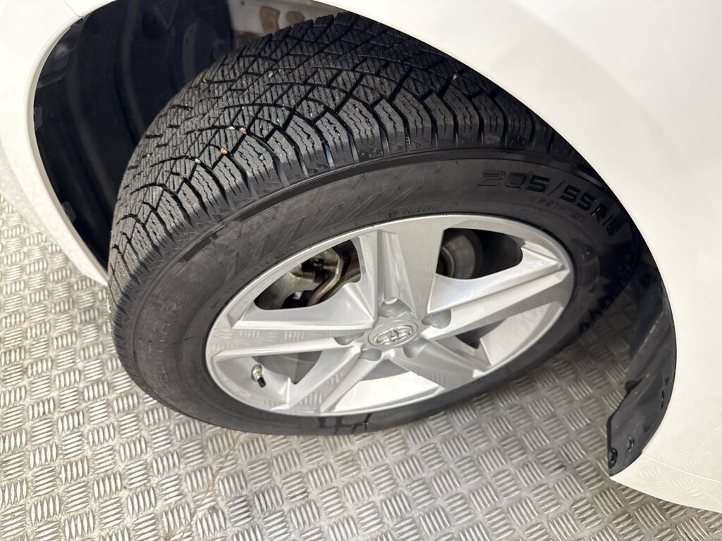 Toyota Corolla 2023 Valkoinen