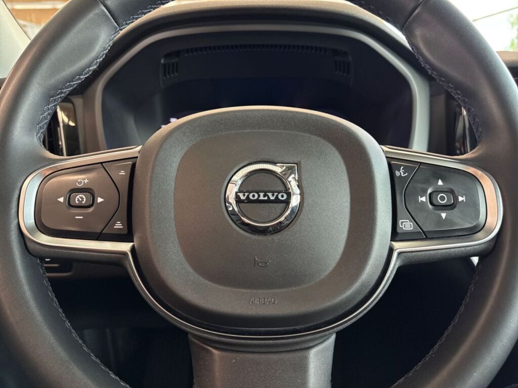 Volvo XC60 2023 Harmaa