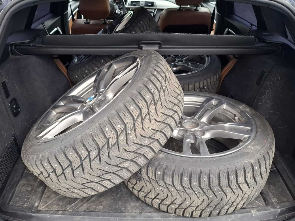 BMW 318 2019 Sininen