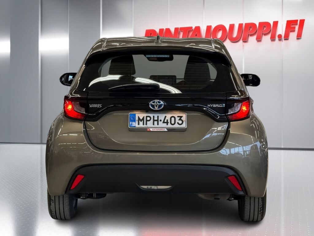 Toyota Yaris 2023 Ruskea (beige)