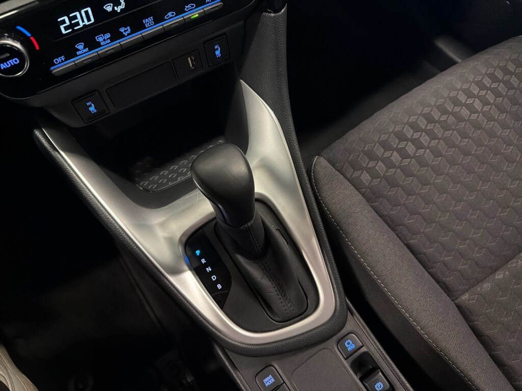 Toyota Yaris 2023 Ruskea (beige)