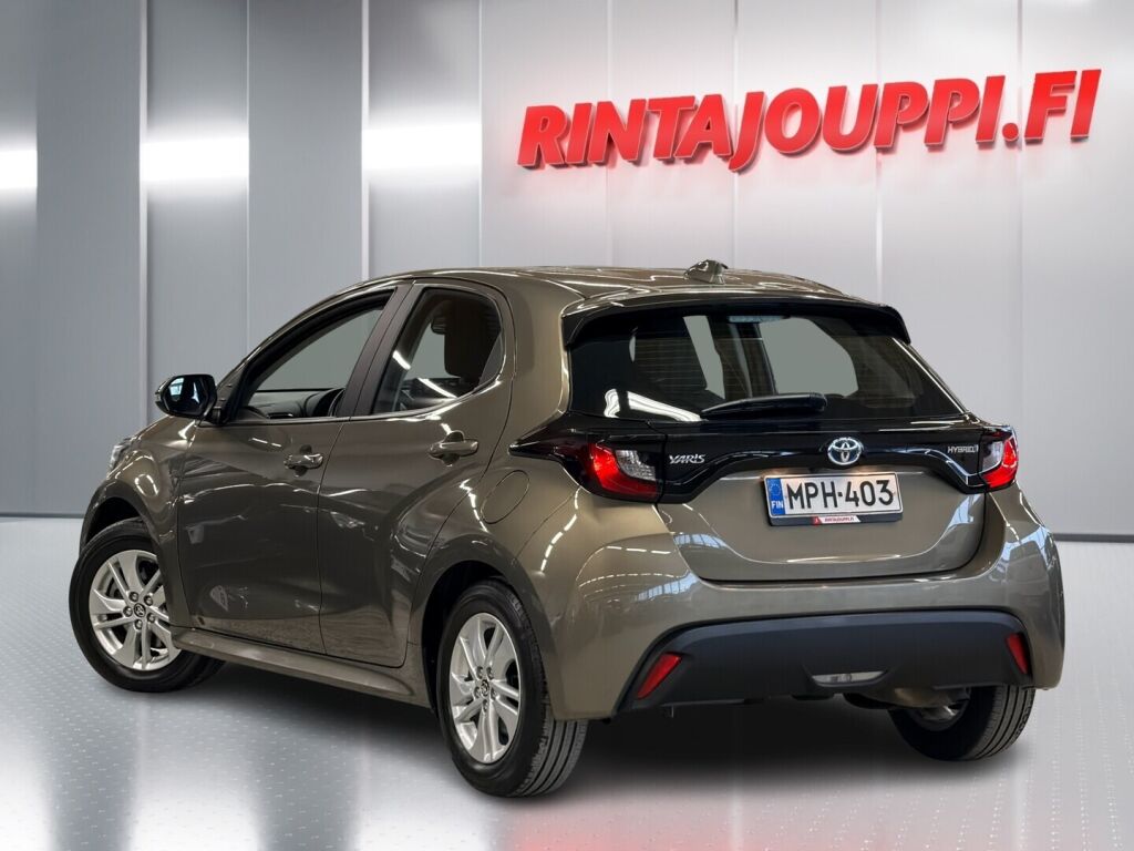 Toyota Yaris 2023 Ruskea (beige)