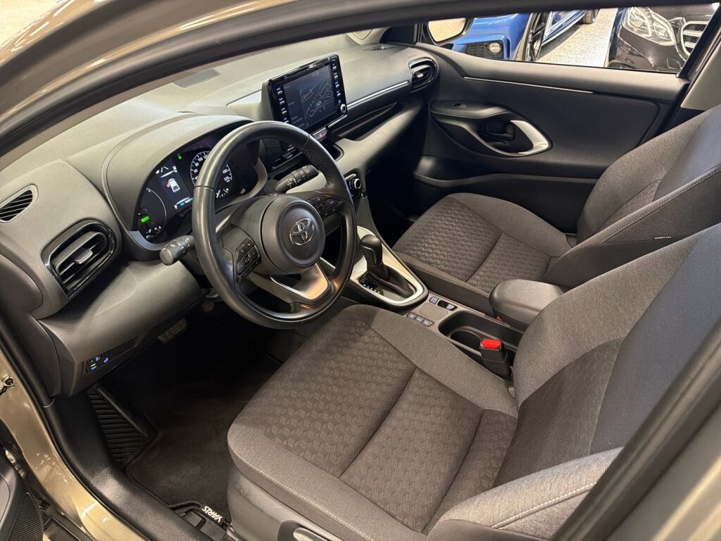 Toyota Yaris 2023 Ruskea (beige)