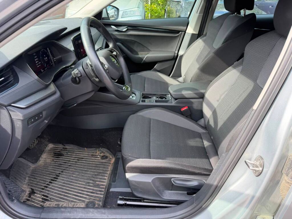 Skoda Octavia 2023 Harmaa
