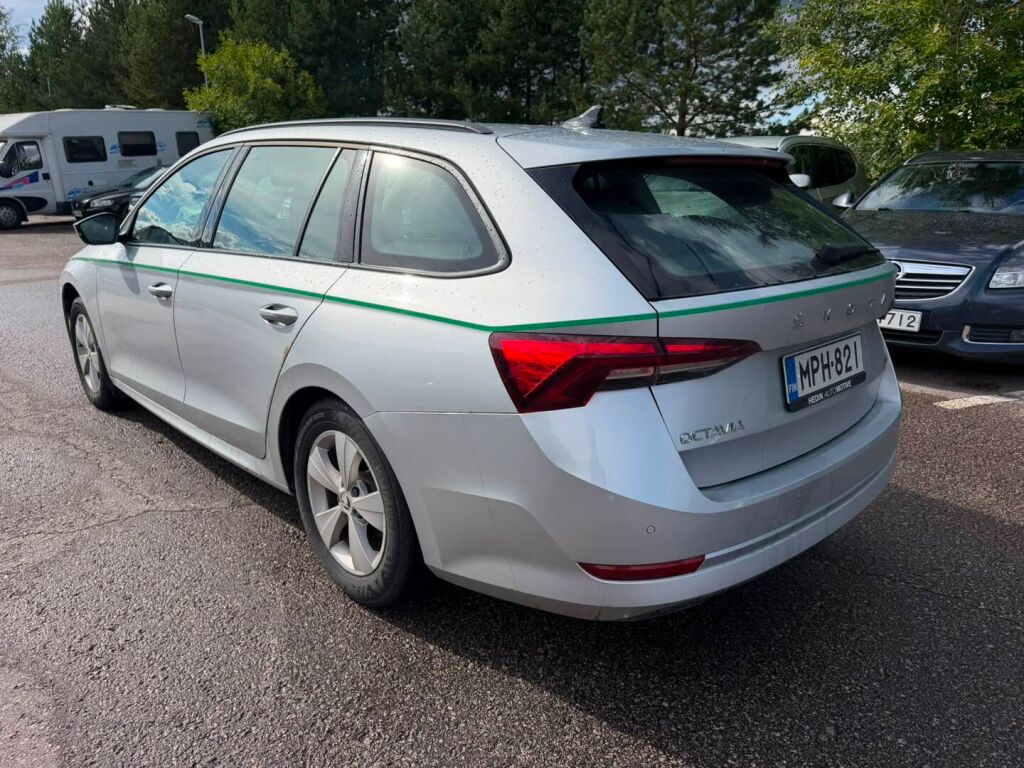 Skoda Octavia 2023 Harmaa