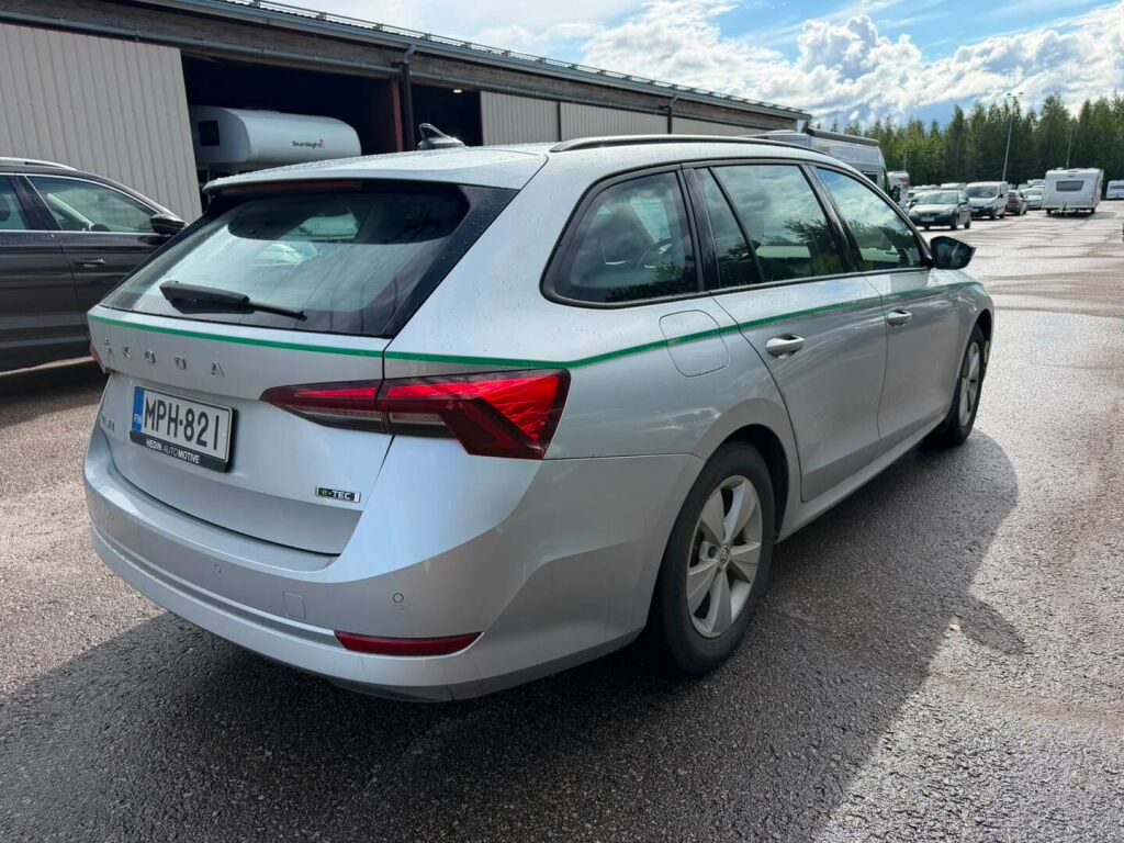Skoda Octavia 2023 Harmaa