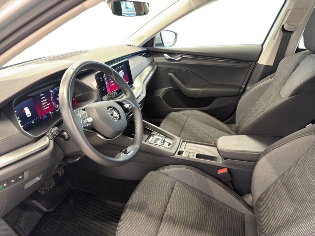 Skoda Octavia 2023 Harmaa