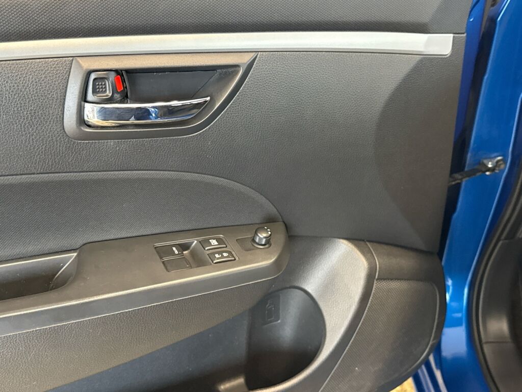 Suzuki Swift 2011 Sininen