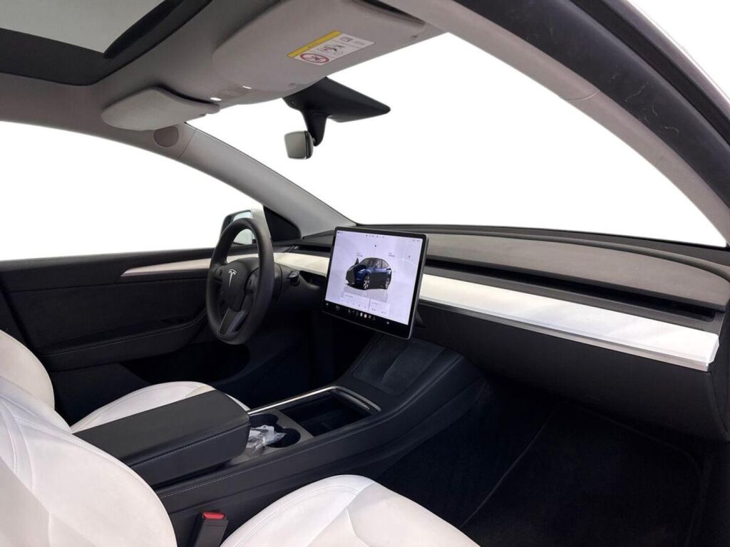 Tesla Model Y 2024 Valkoinen