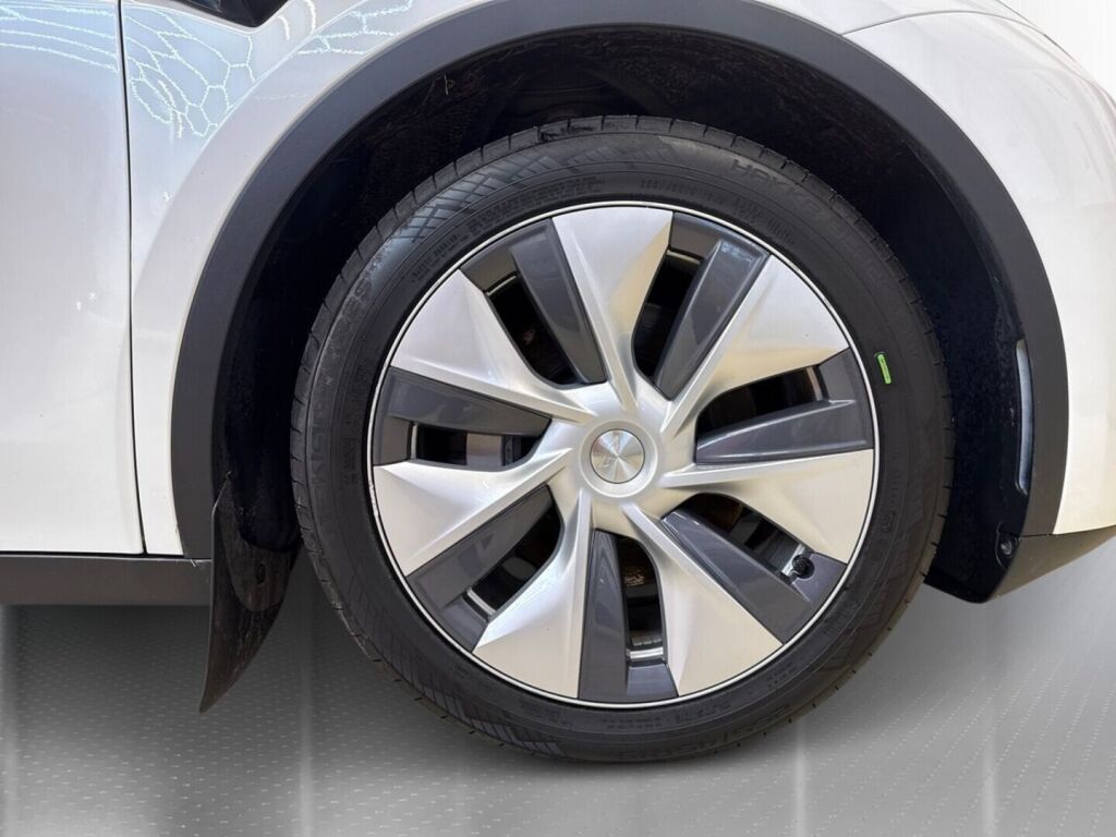 Tesla Model Y 2024 Valkoinen