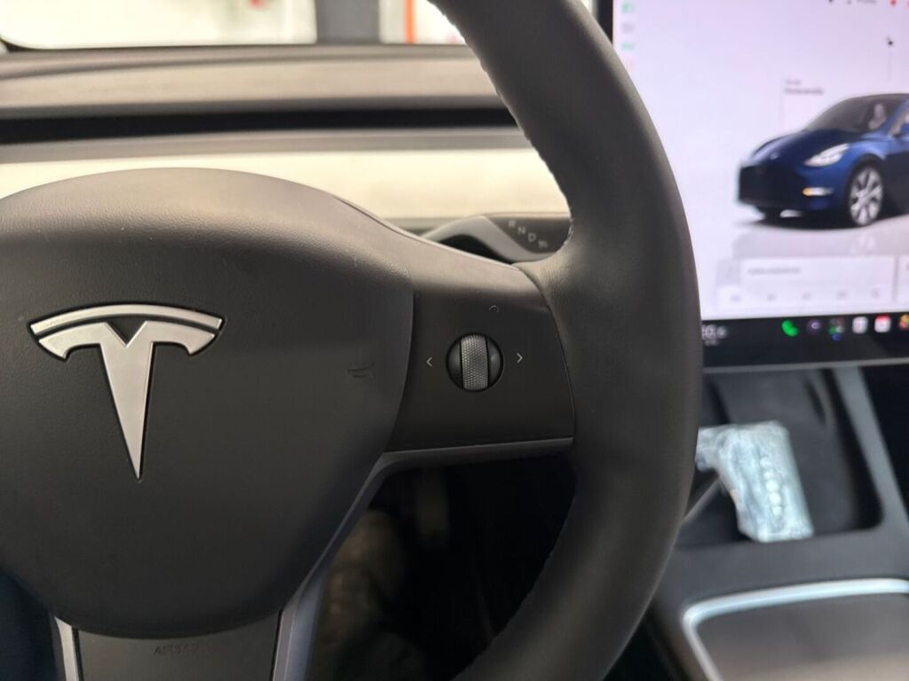 Tesla Model Y 2024 Valkoinen