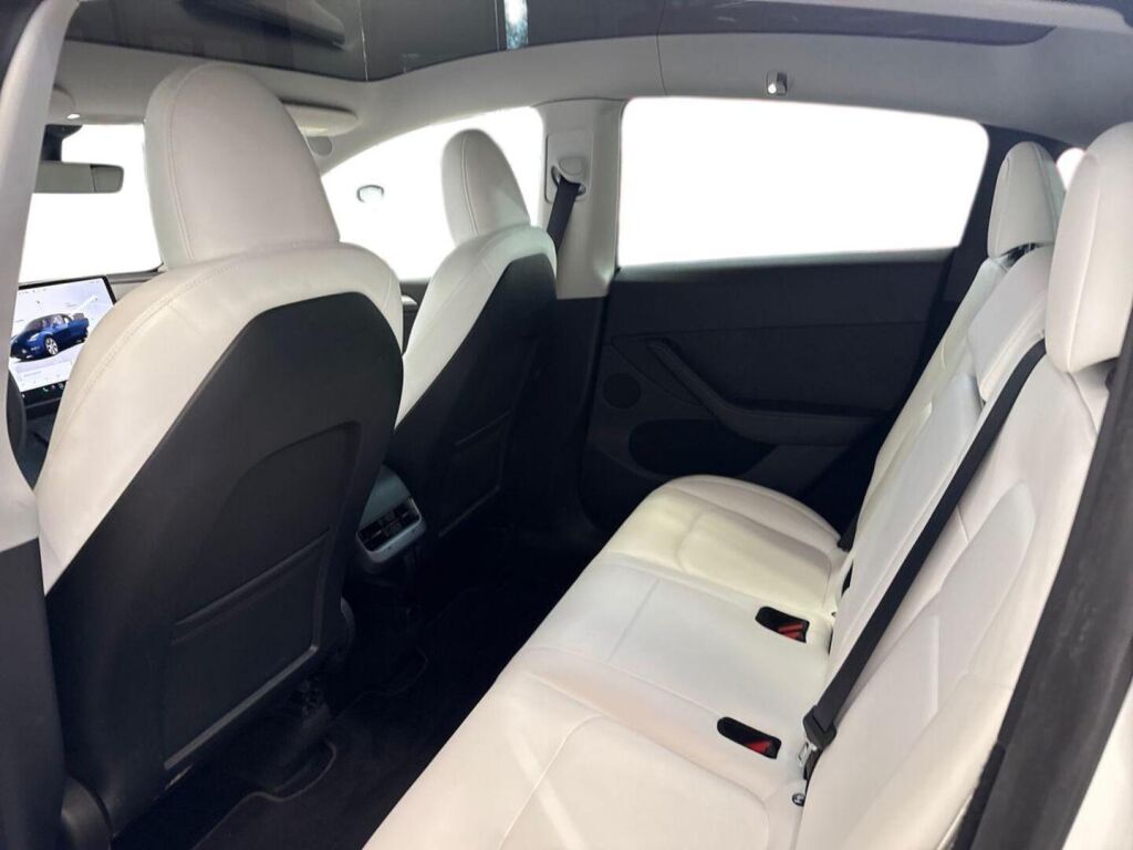 Tesla Model Y 2024 Valkoinen
