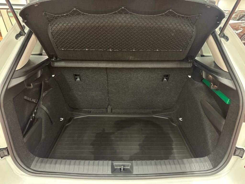 Skoda Kamiq 2024 Valkoinen