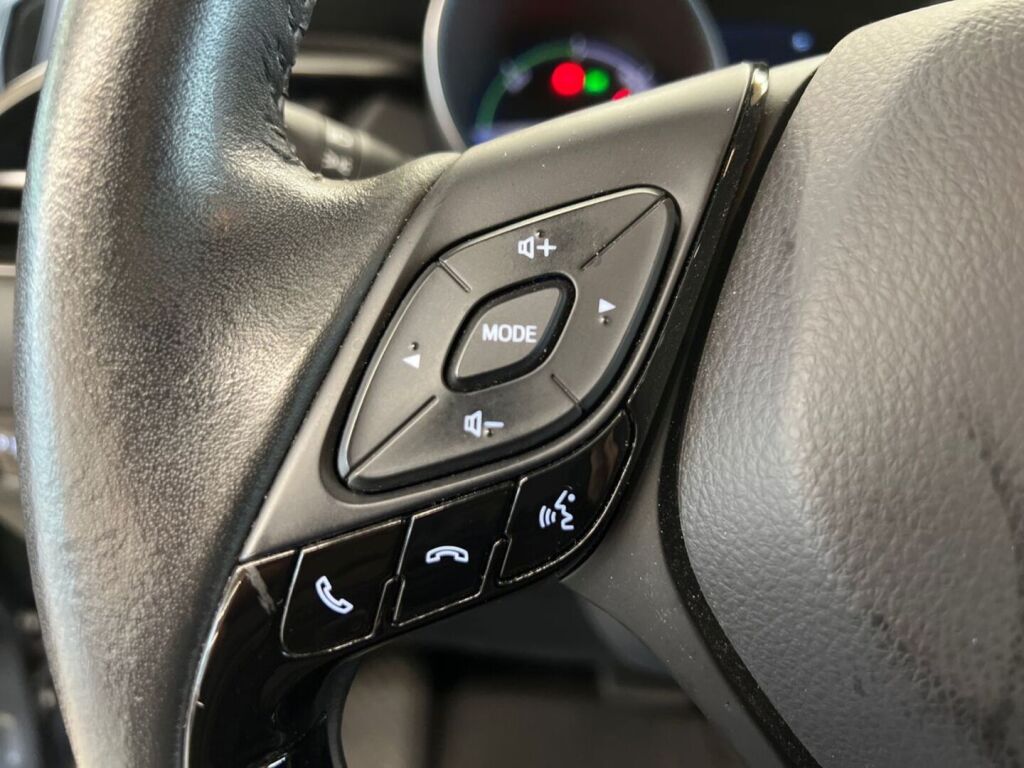 Toyota C-HR 2023 Harmaa