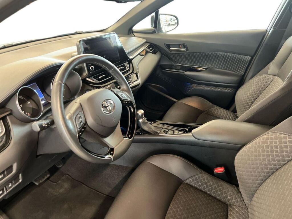 Toyota C-HR 2023 Harmaa