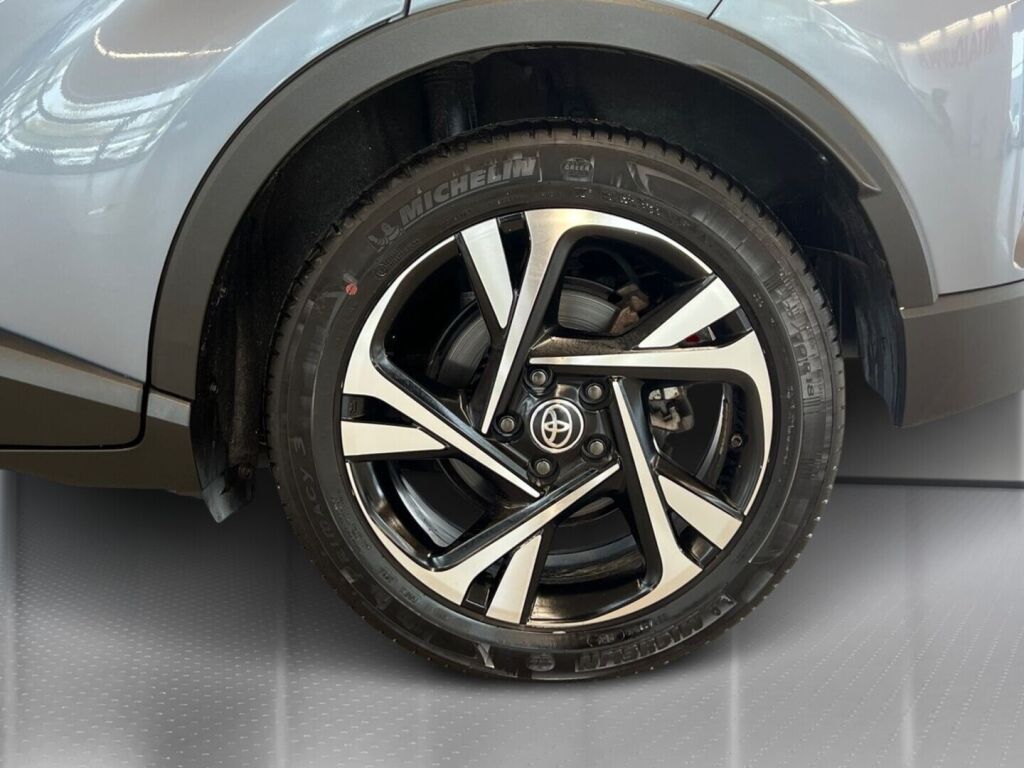 Toyota C-HR 2023 Harmaa