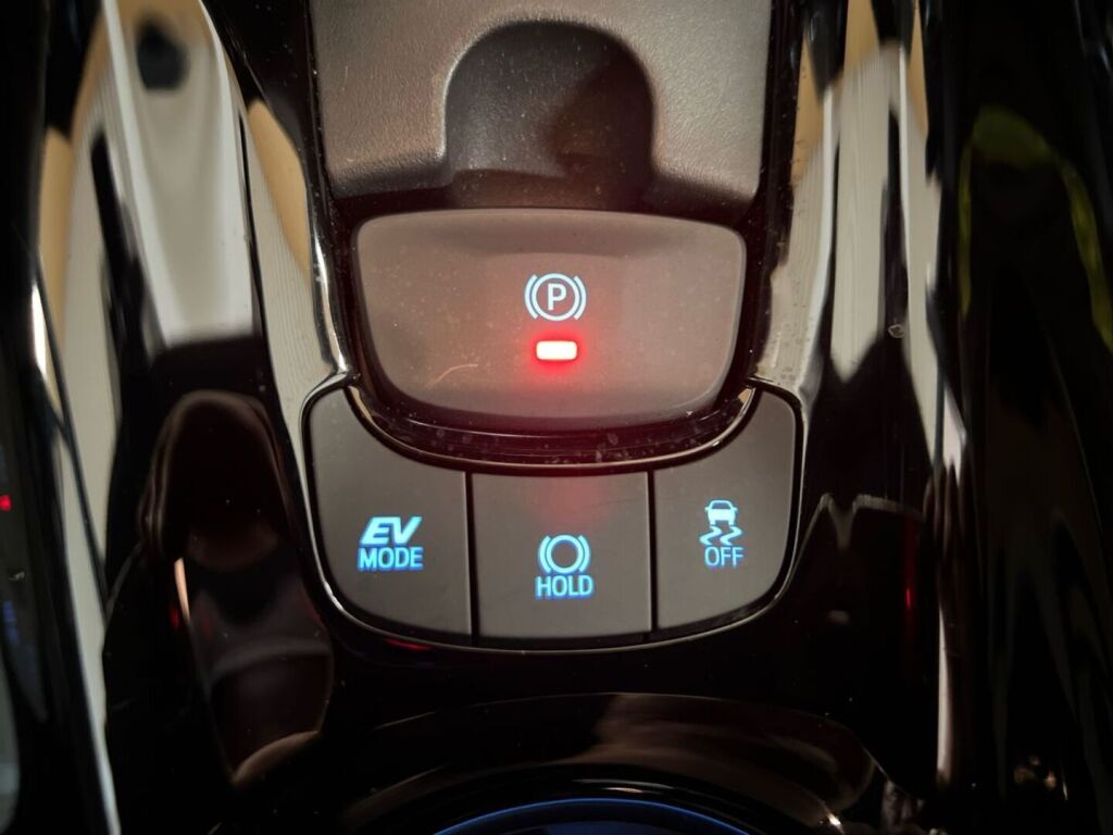 Toyota C-HR 2023 Harmaa