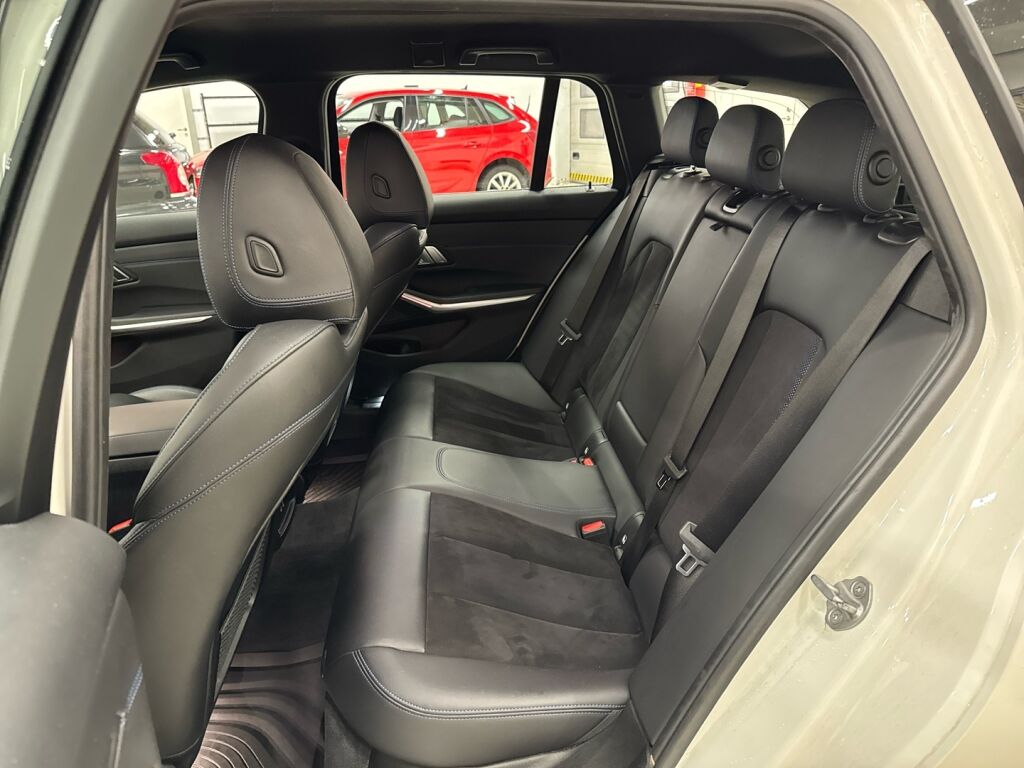 BMW 330 2021 Valkoinen