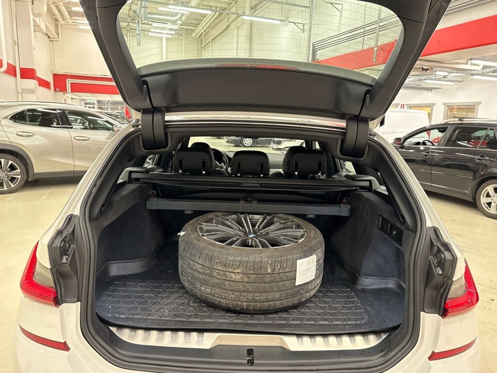 BMW 330 2021 Valkoinen