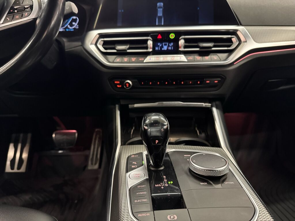 BMW 330 2021 Valkoinen