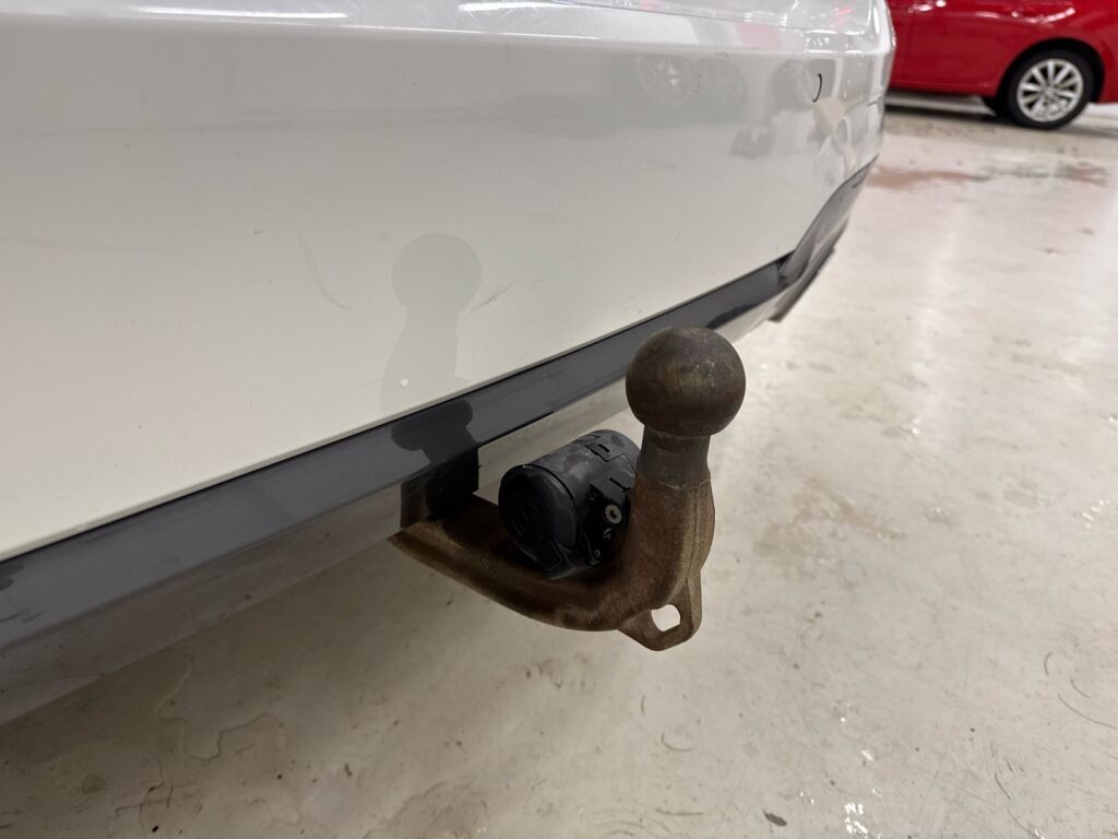 BMW 330 2021 Valkoinen