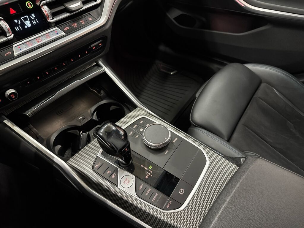 BMW 330 2021 Valkoinen