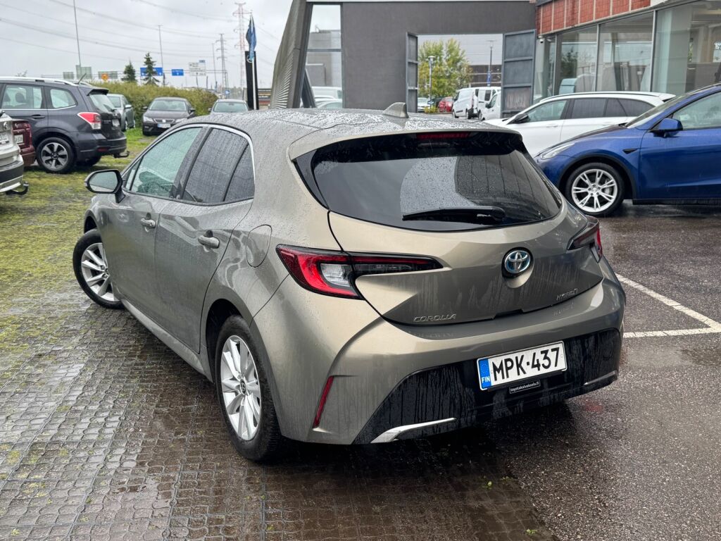 Toyota Corolla 2024 Ruskea (beige)