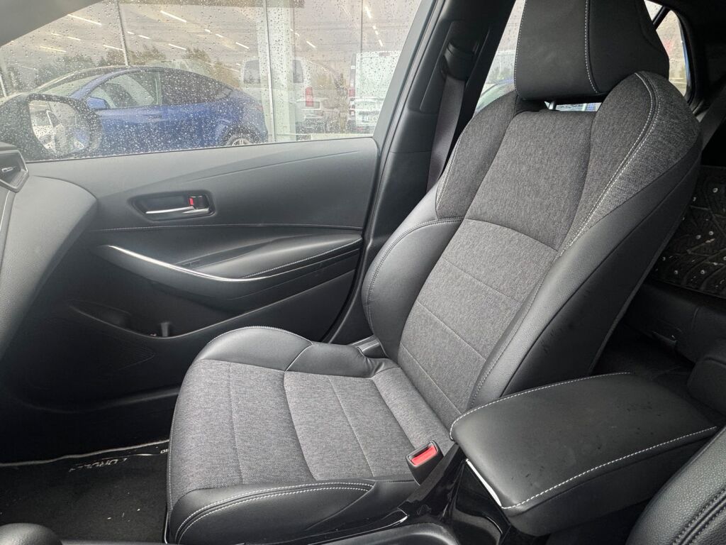 Toyota Corolla 2024 Ruskea (beige)