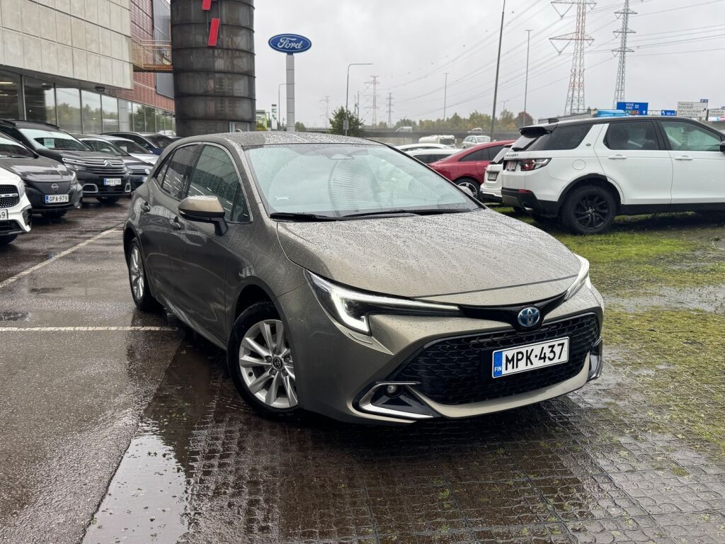 Toyota Corolla 2024 Ruskea (beige)