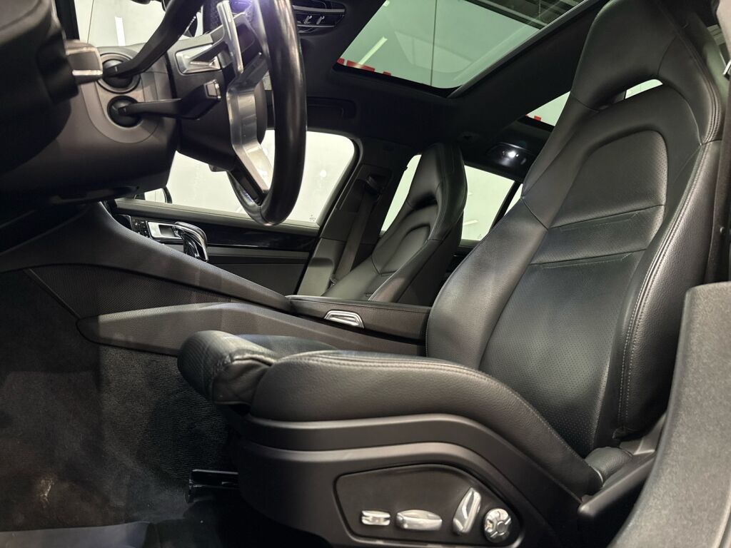 Porsche Panamera 2020 Musta