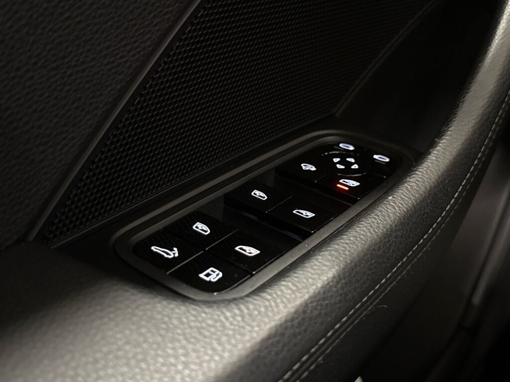 Porsche Panamera 2020 Musta