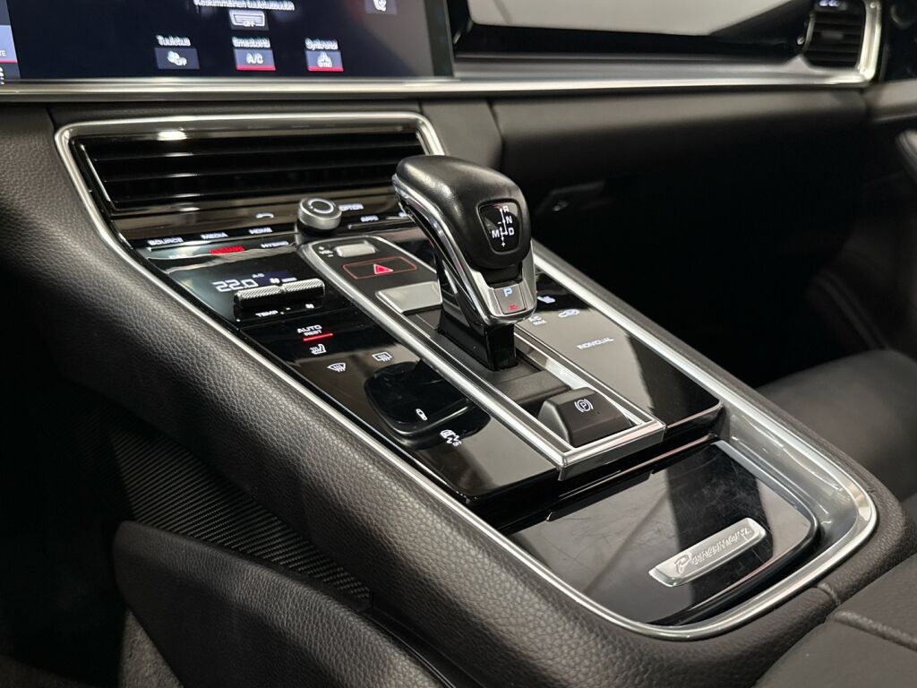 Porsche Panamera 2020 Musta