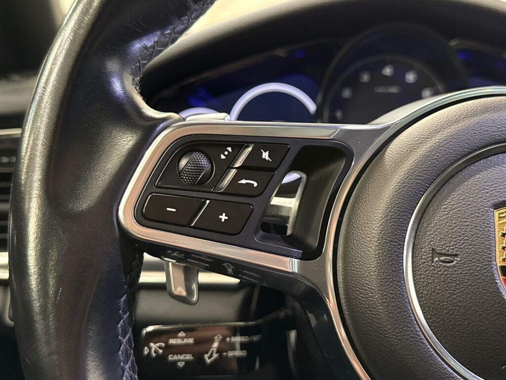 Porsche Panamera 2020 Musta