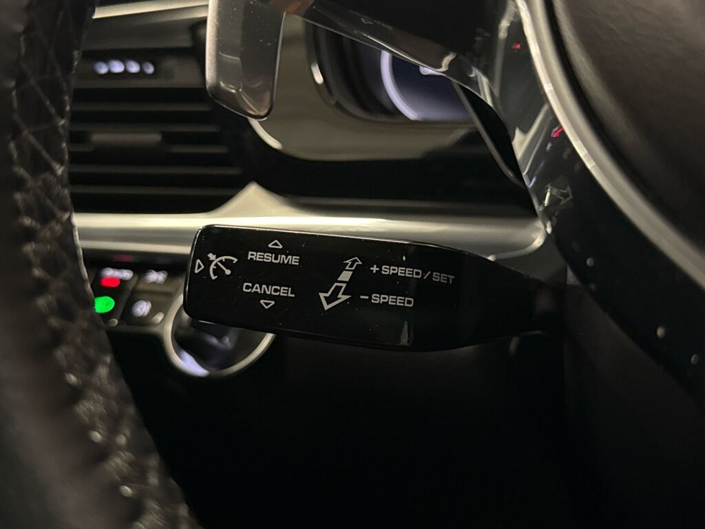 Porsche Panamera 2020 Musta