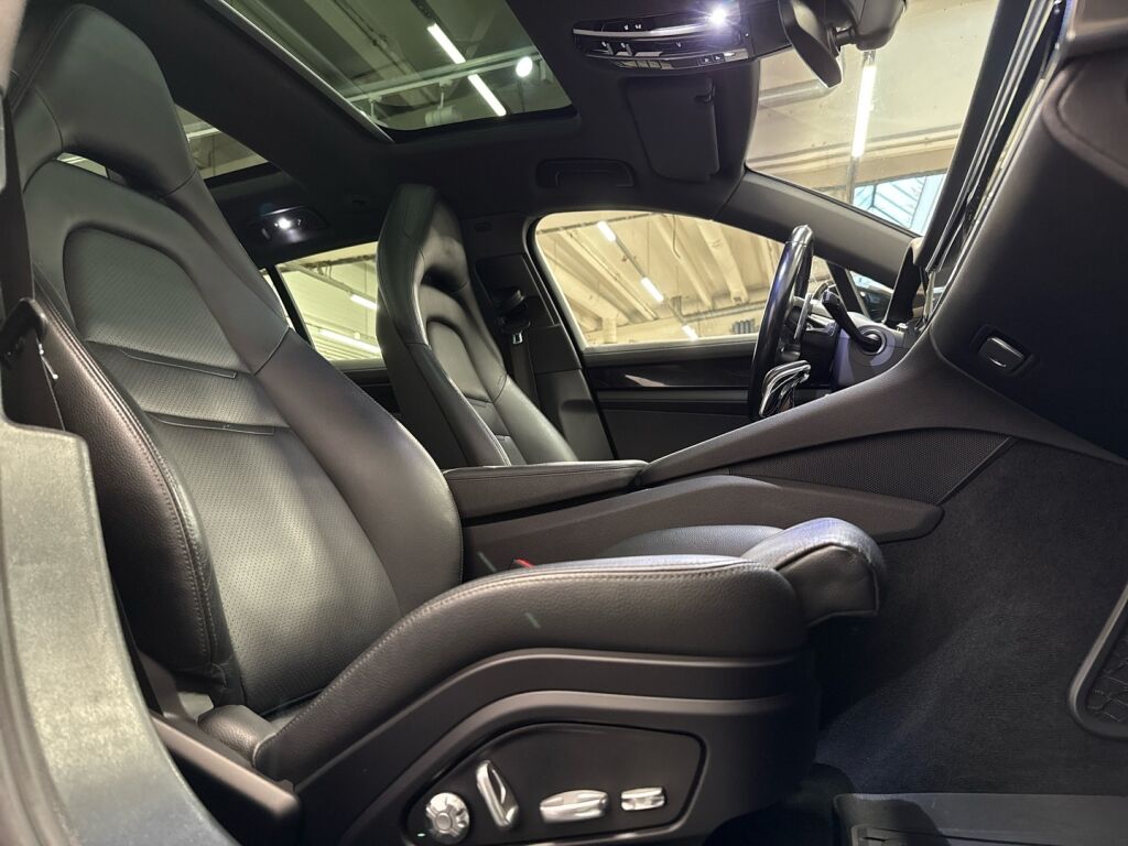 Porsche Panamera 2020 Musta