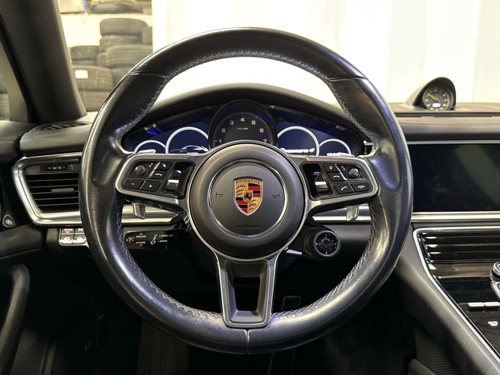 Porsche Panamera 2020 Musta